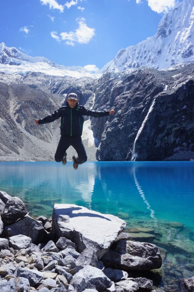 Benoit devant la laguna 69 au Pérou