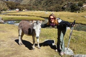 Fabienne et une mule lors de la randonnée