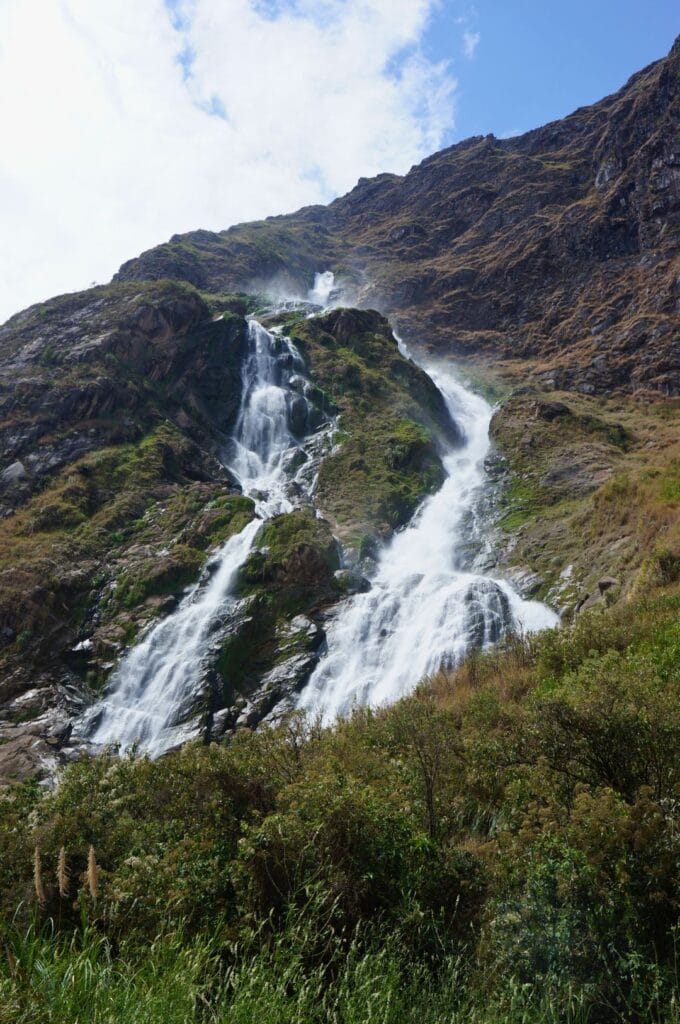 une cascade sur le sentier du trek de Choquequirao