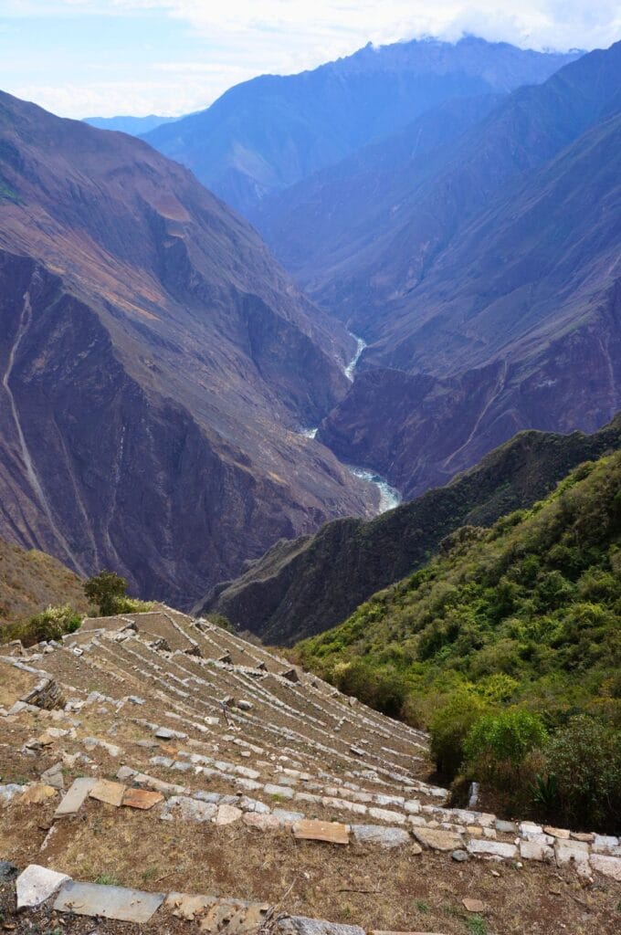 vue sur la vallée de l'Apurimac depuis les terrasses de Choquequirao