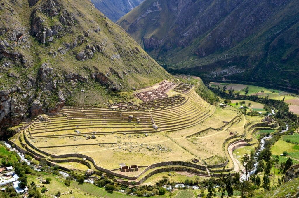 les ruines Pattalacta sur le trajet du chemin de l'Inca