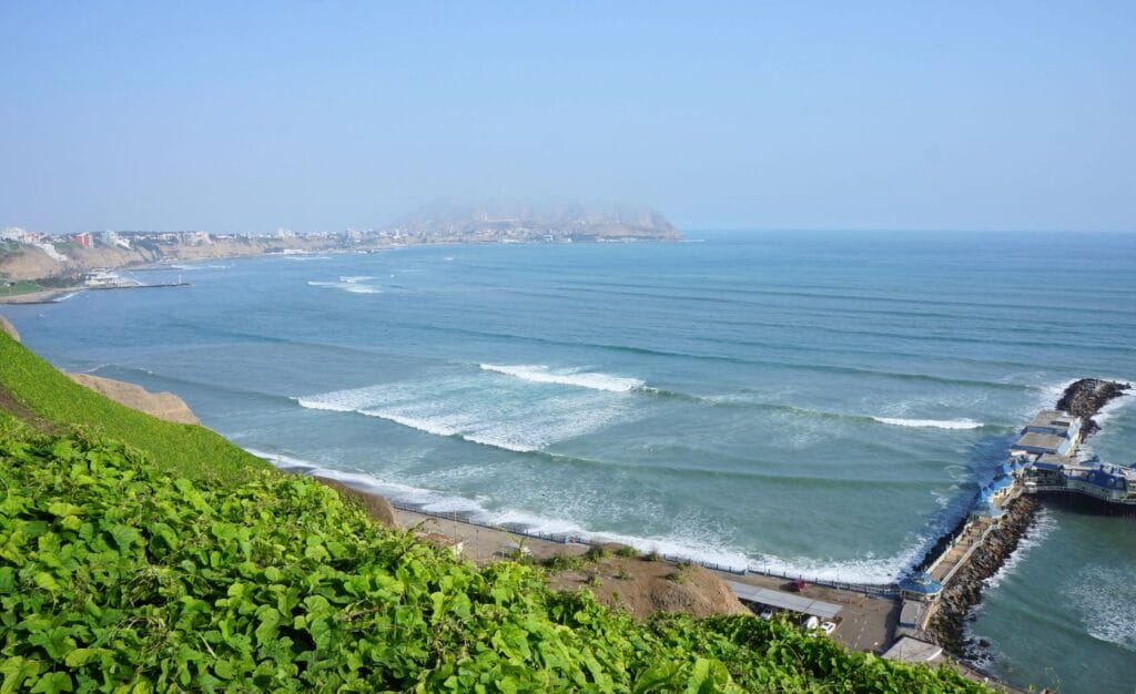 point de vue depuis le parc Malecon de Barranco à lima