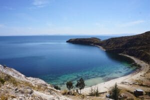 plage de l'Isla del Sol sur le lac Titicaca en Bolivie