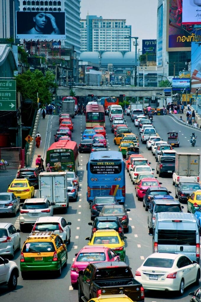 trafic sur une autoroute de bangkok