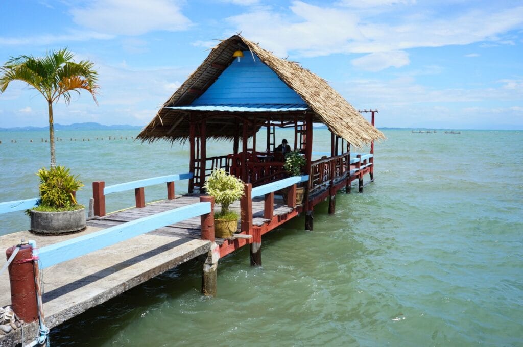 petite cabane sur pilotis sur l'île de Koh Chang