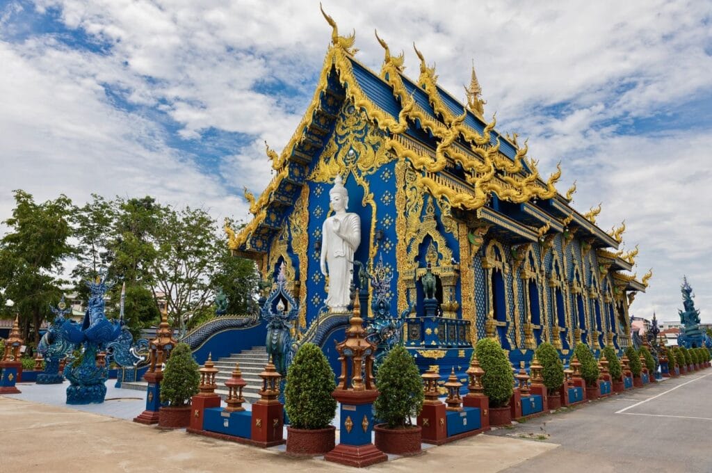 façade du temple bleu de Chiang Rai