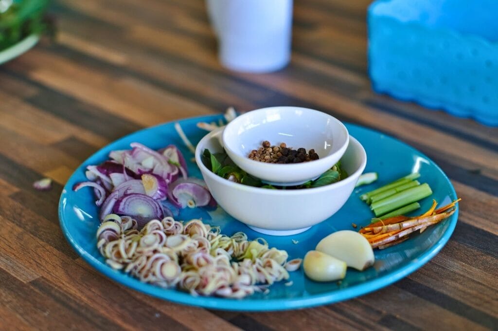 Ingrédients pour un cuisiner un plat thaï