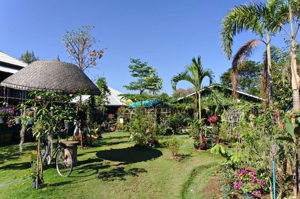jardin de l'école de cuisine Mama Noi Thai Cookery School de Chiang Mai