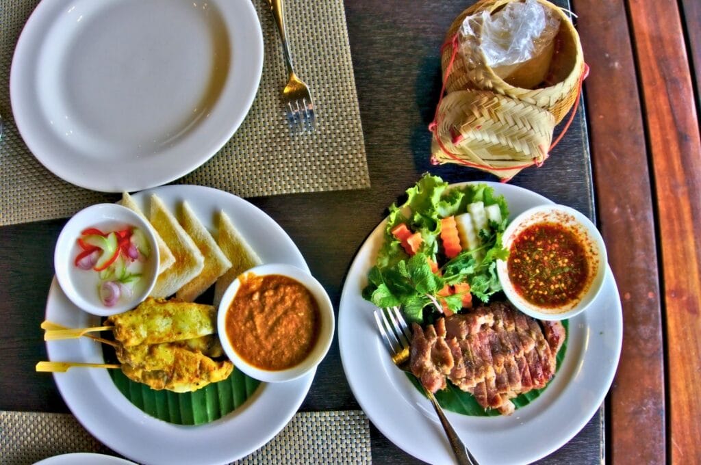 repas thaïlandais au restaurant du parc Singha