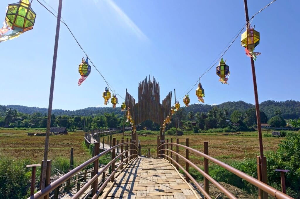 pont Su Tong Pae en bambou