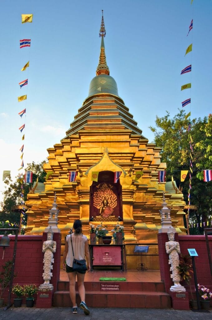 Fabienne in front of Wat Phan On temple in Chiang Mai
