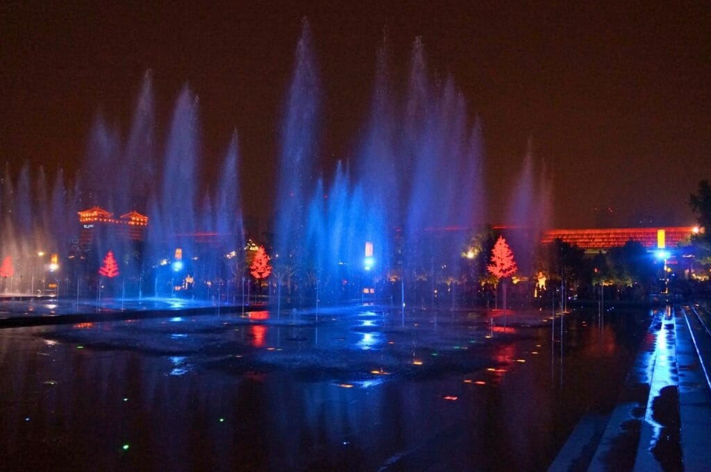 spectacle son et lumière sur les fontaines de la grande pagode de l'oie sauvage