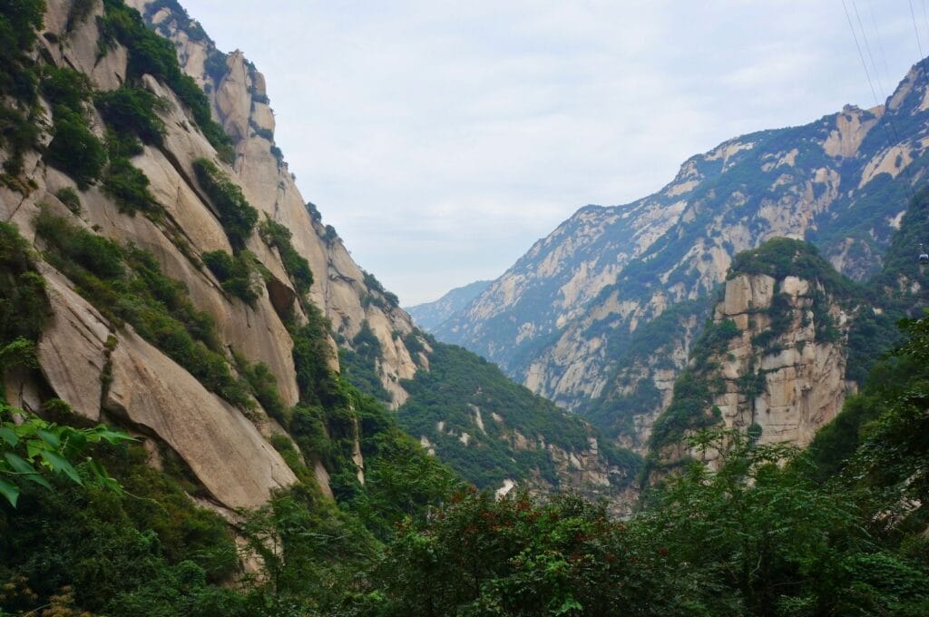 vallée montagneuse autour de Hua Shan