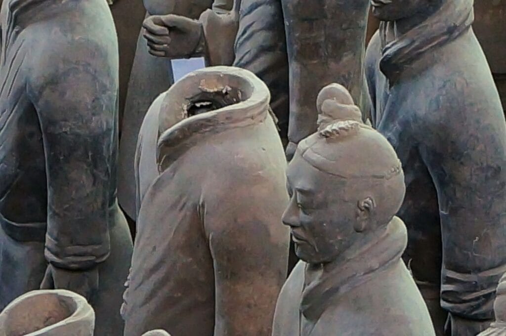 détails des soldats en terre cuite