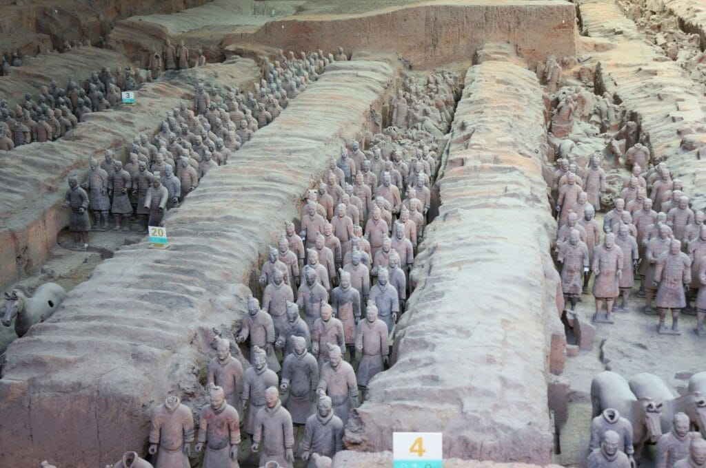 armée en terre cuite
