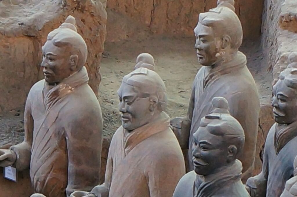 détails des soldats en terre cuite