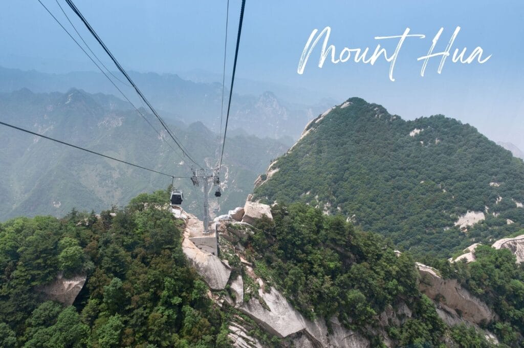 les télécabines pour arriver au sommet du Mont Hua en Chine