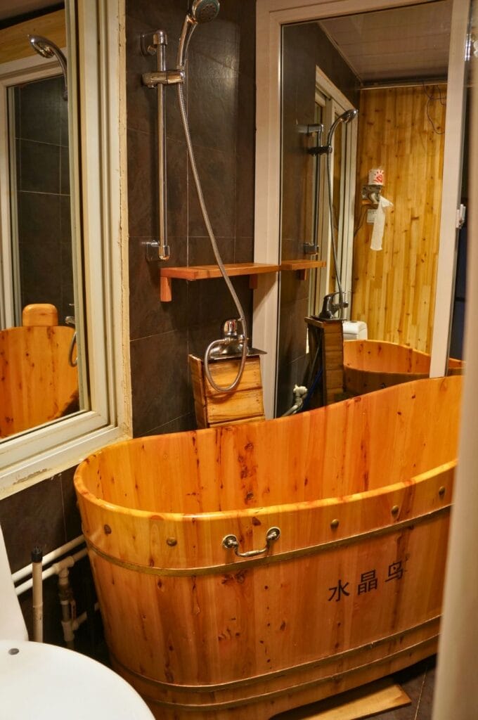 salle de bains de l'hostel zhilam à Kangding