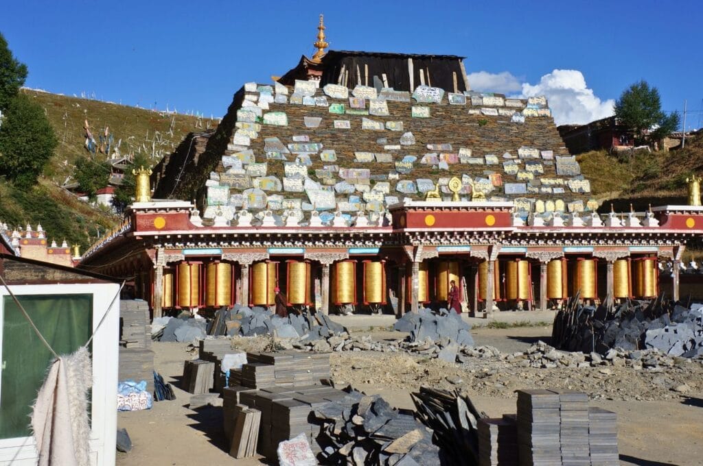 temple bouddhiste coloré