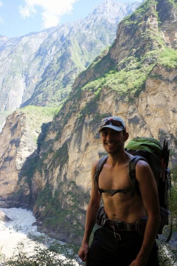 Benoit devant la falaise
