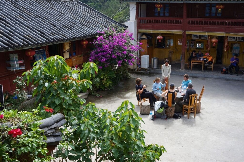 cour de l'halfway guesthouse le long des gorges