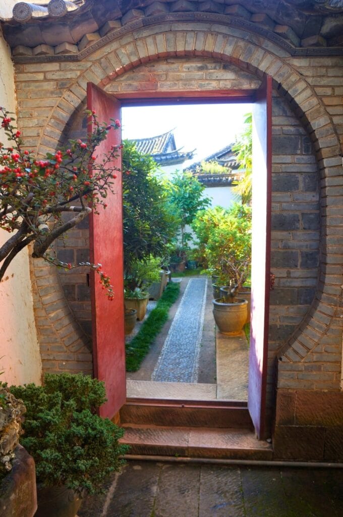 porte donnant sur un jardin chinois