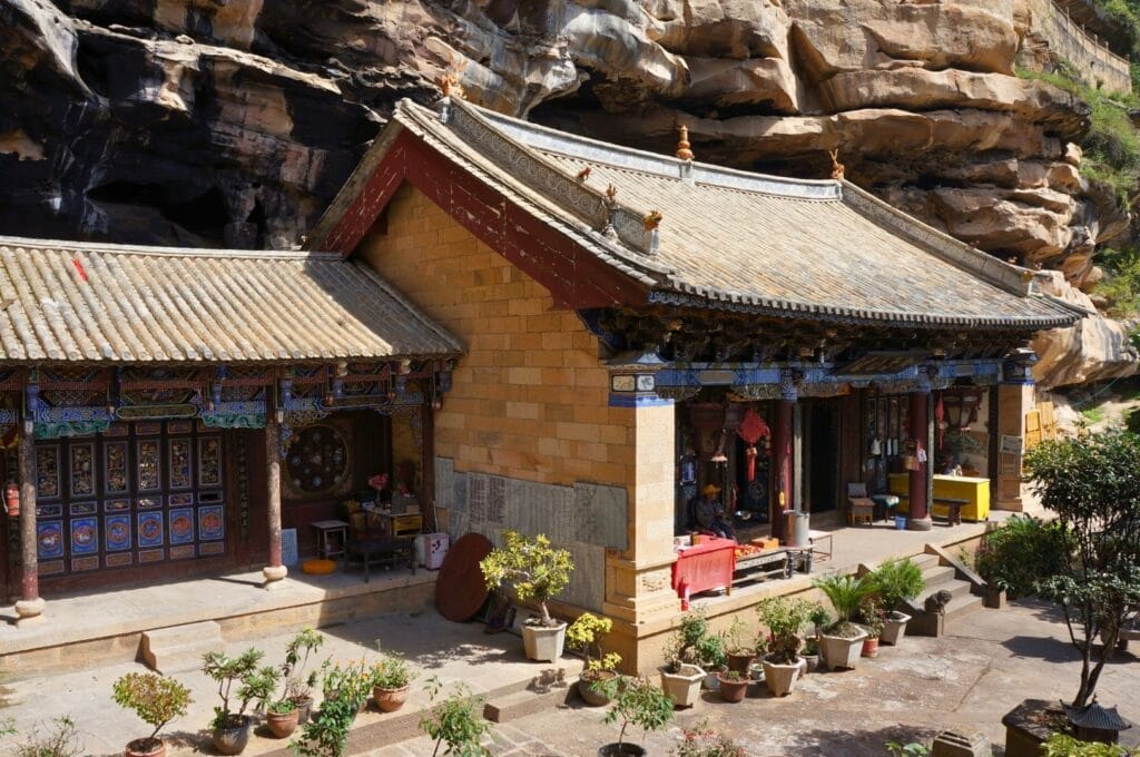 maison traditionnelle au pied de la montagne shibaoshan