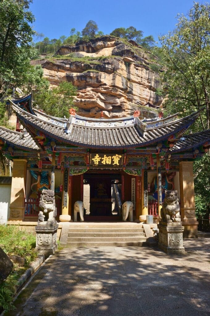 entrée d'un temple au pied de shibaoshan