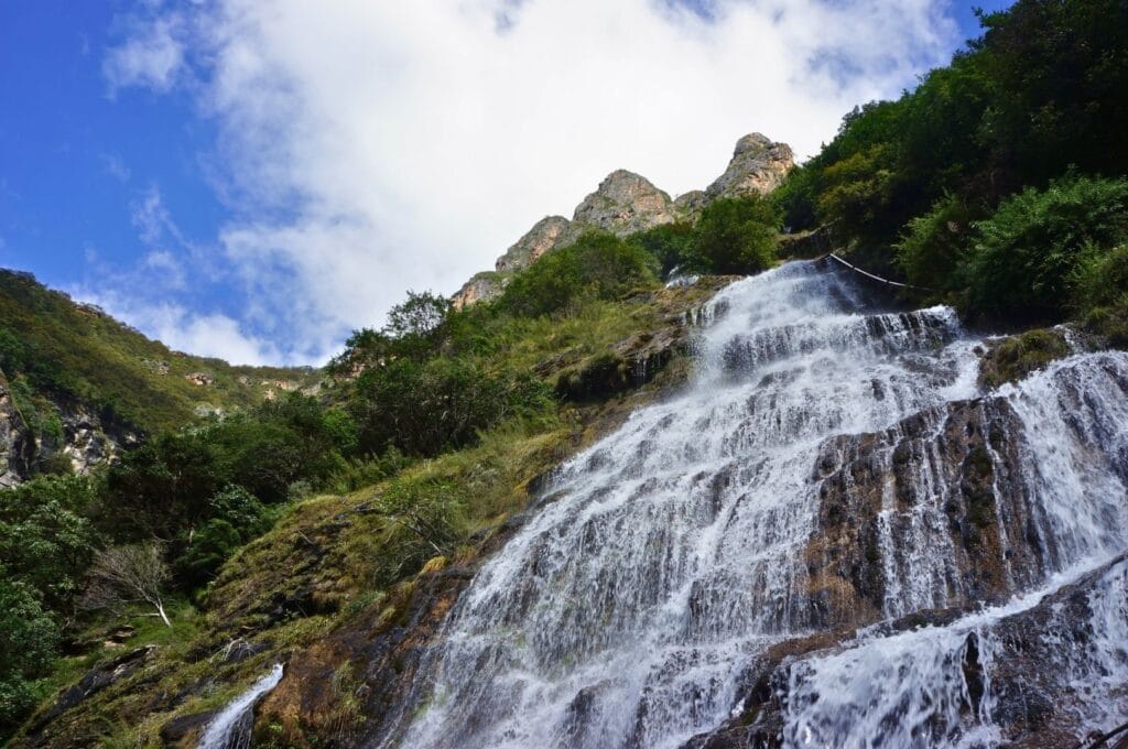 une des cascades du trek du saut du tigre