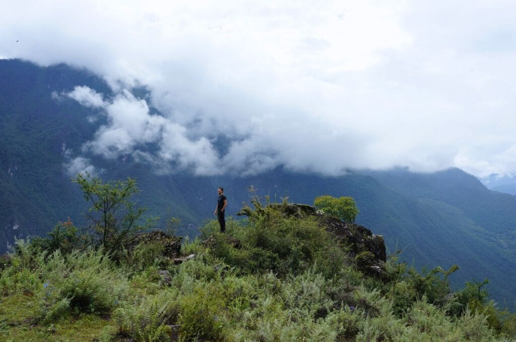 Benoit devant les montagnes