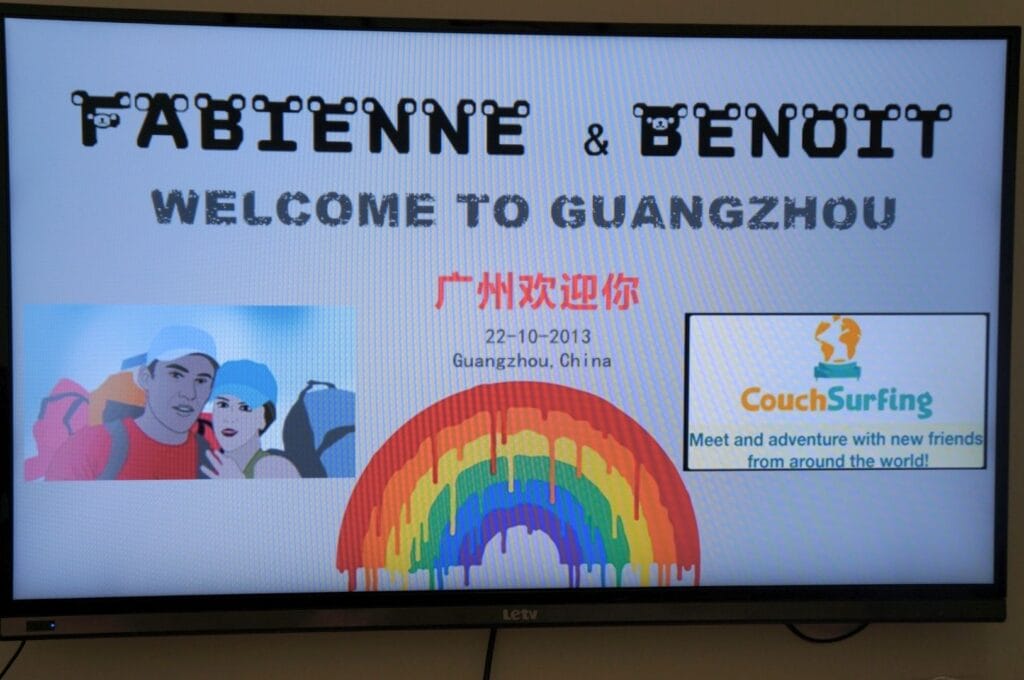panneau de bienvenue pour Fabienne et Benoit dans le couchsurfing de Canton