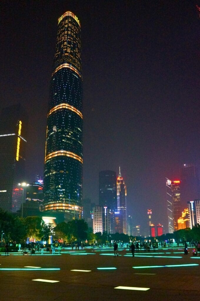 centre-ville de Guangzhou illuminé de nuit
