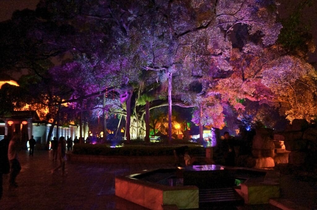 rues de Guilin illuminées de nuit