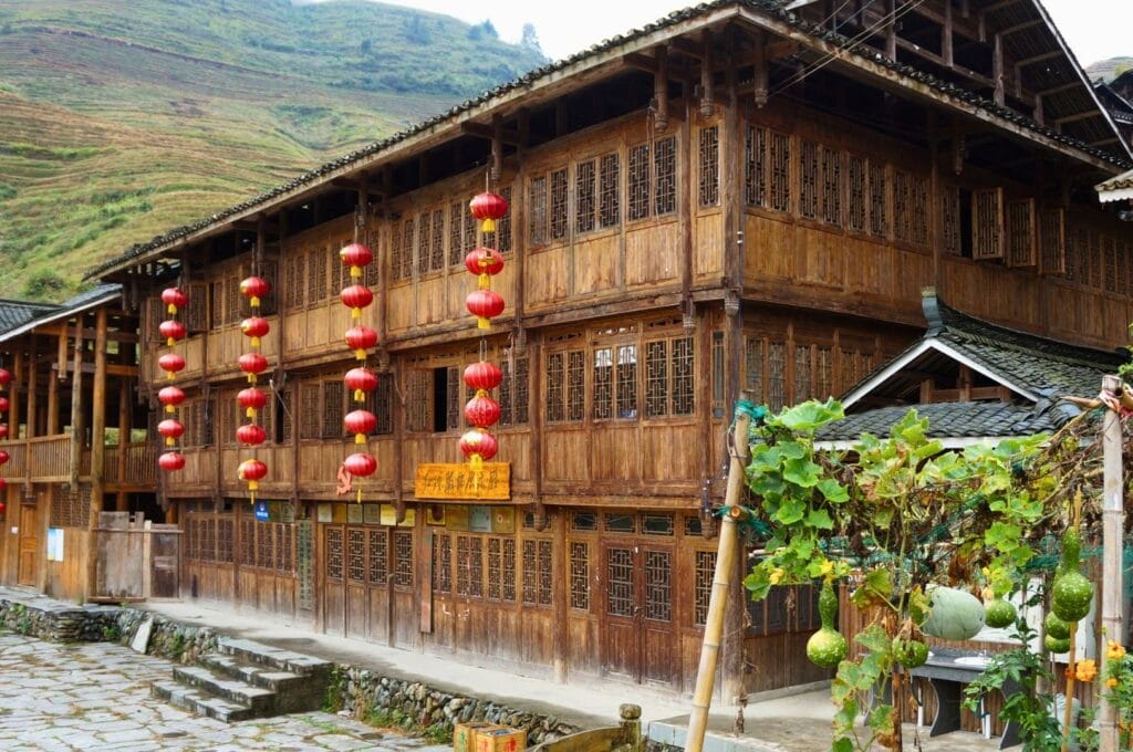 bâtiment en bois traditionnel à Tiantouzhai