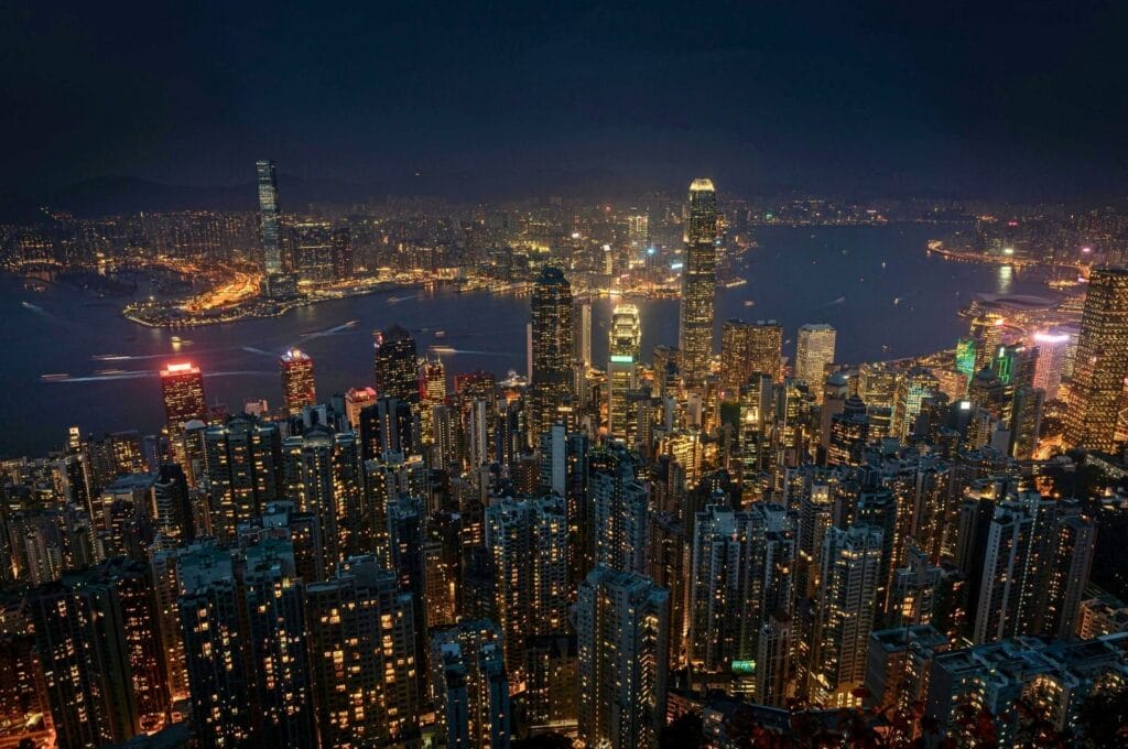 vue sur Hong Kong de nuit depuis le pic Victoria