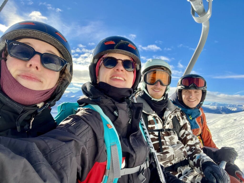 Alpiness fait du ski