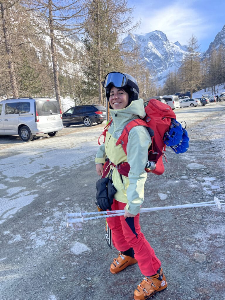 Carmen sur le parking à Arolla