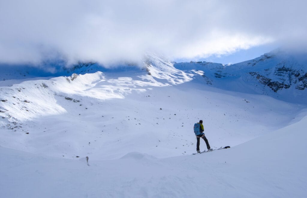 le col sud-est du roc de la vache avec vue sur la cabane Tracuit