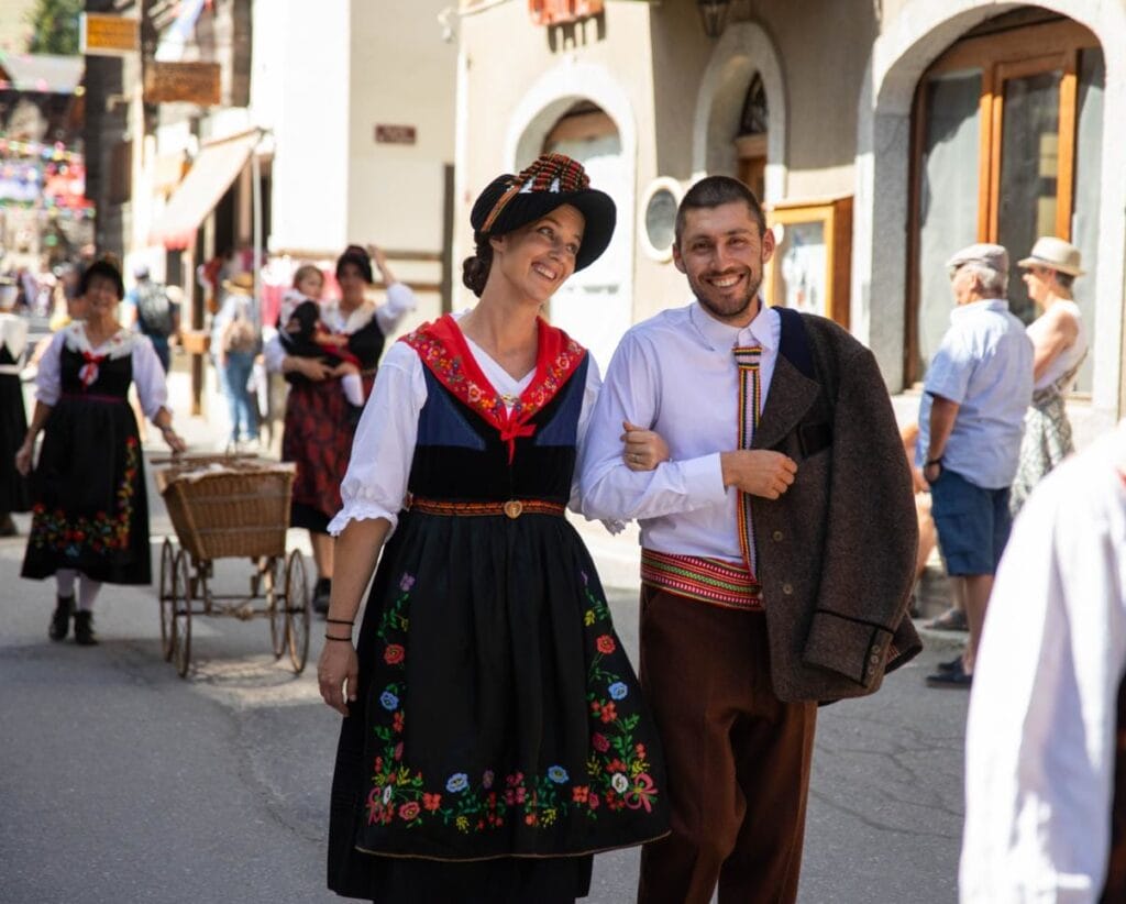défilé des costumes traditionnels
