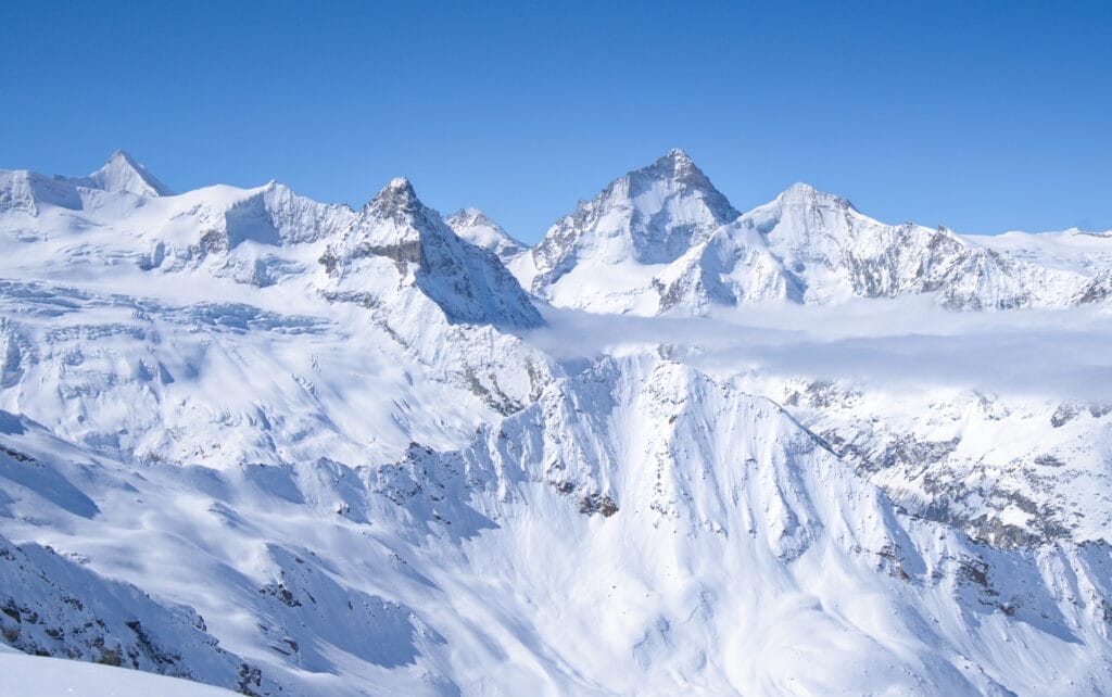 vue sur la Dent Blanche et le Grand Cornier depuis le col de Tracuit