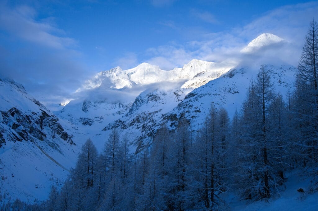 lever du soleil sur le Grand Cornier et la Dent Blanche