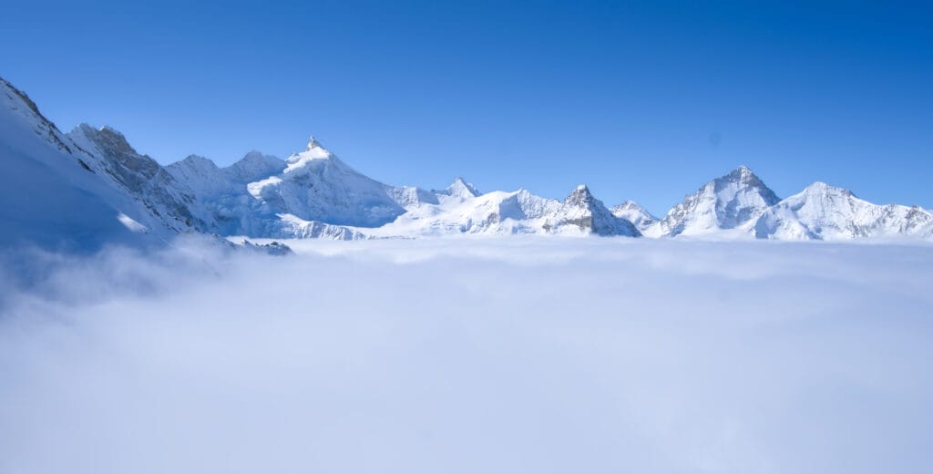 panorama au-dessus des nuages au col de Tracuit