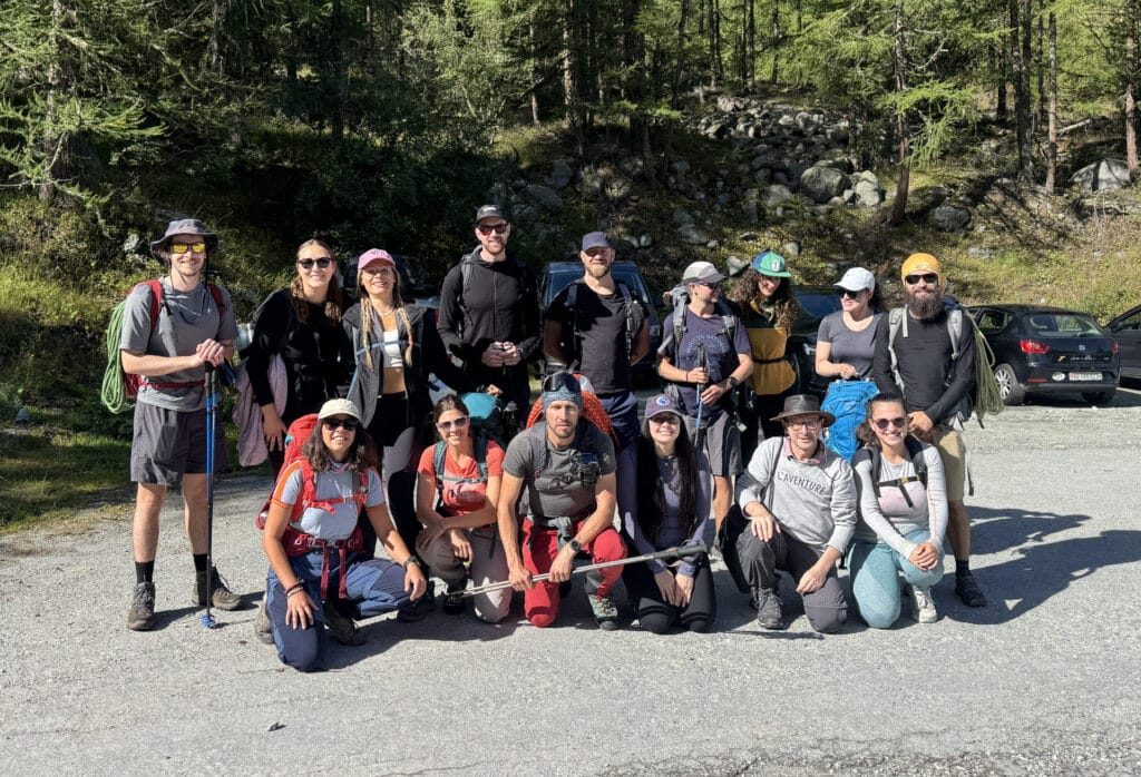 Team Alpiness coliving qui part &agrave; la cabane de Bertol