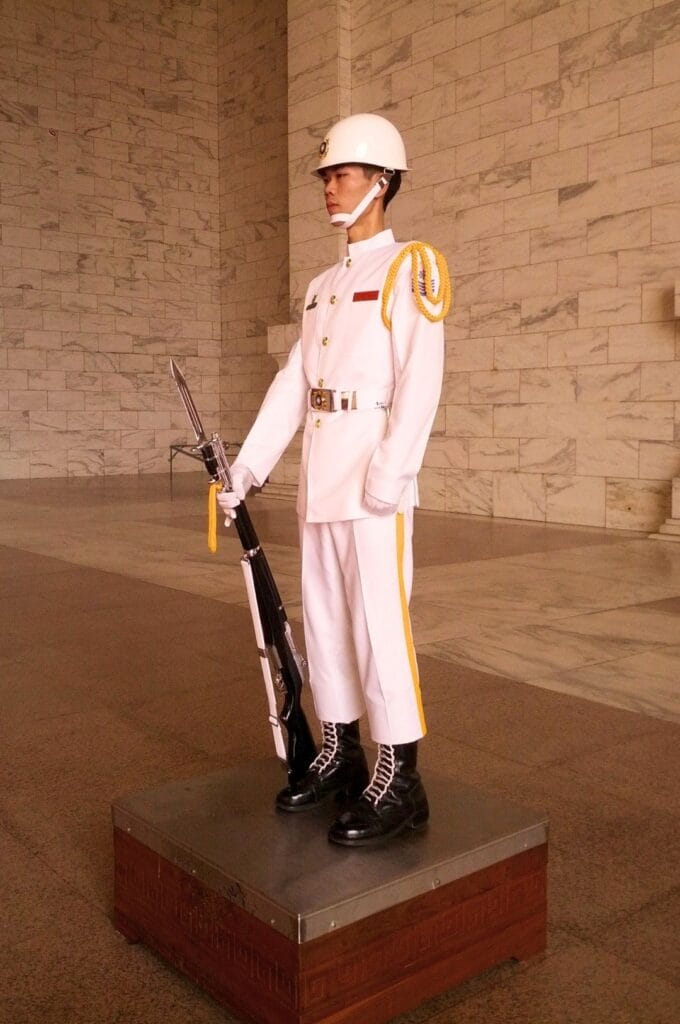 garde dans le mémorial CKS