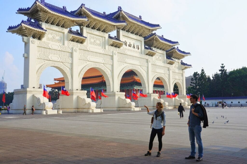 arche sur la place du m&eacute;morial de Chiang Kai Shek &agrave; Taipei