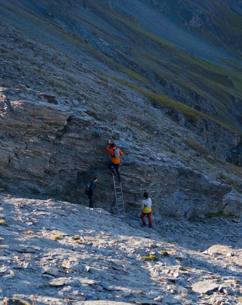 échelle qui permet de passer un petit éperon rocheux