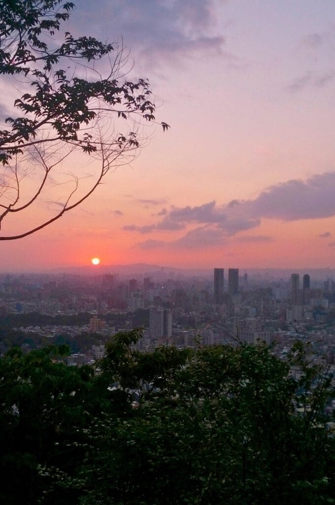 coucher de soleil sur Taipei depuis l'Elephant Mountain