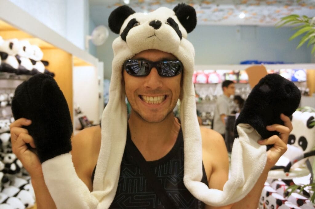 Benoit avec un bonnet en forme de panda