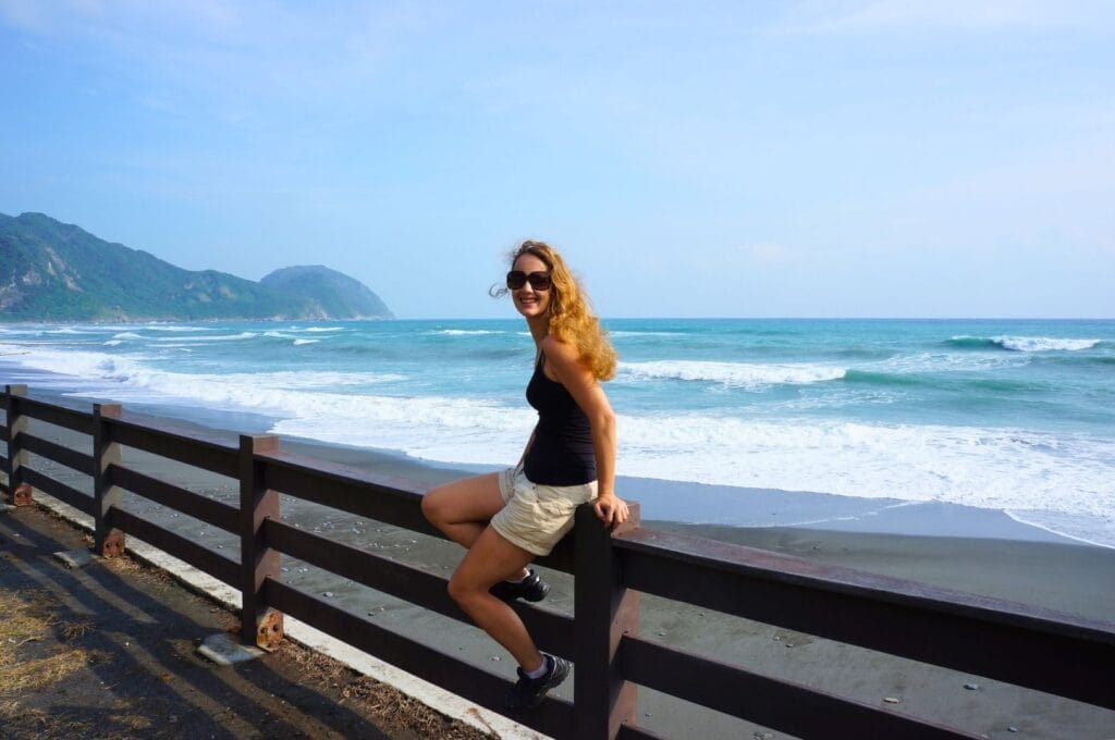 Fabienne au bord de Jiqi beach