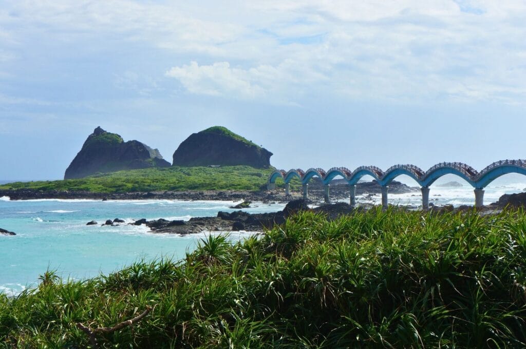 le pont sanxiantai en forme de dos de dragon